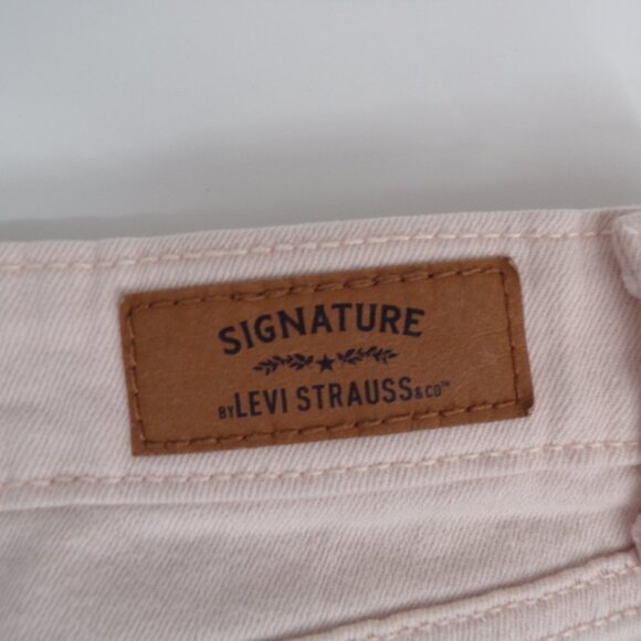 Levi's Signature Women's Soft Pink High Rise Denim Shorts - size W33 - Picture 5 of 9